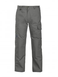 Pantalon en matière élastique sans pli. Poches latérales, pochette de sécurité avec fermeture éclair du coté droit et deux poches arrières