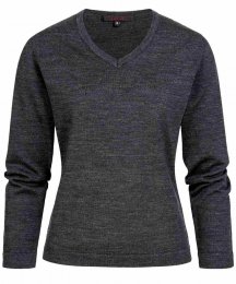 Mod&egrave;le femme, coupe regular fit